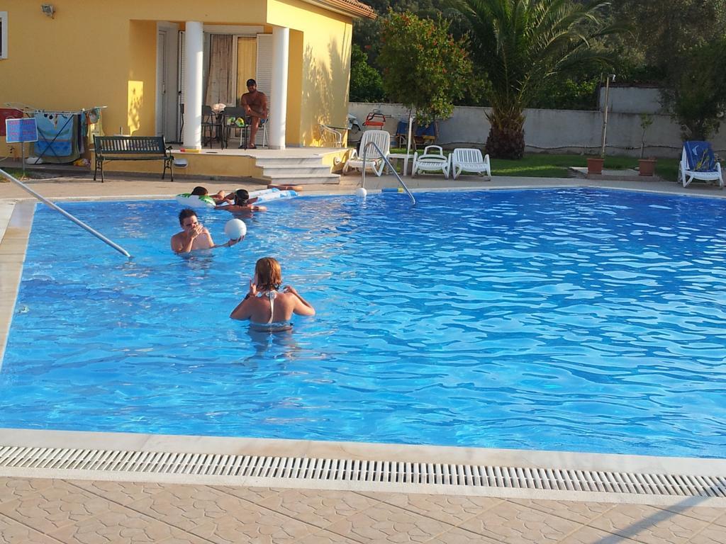 Iliaktida Studio-Villas Frínion Oda fotoğraf